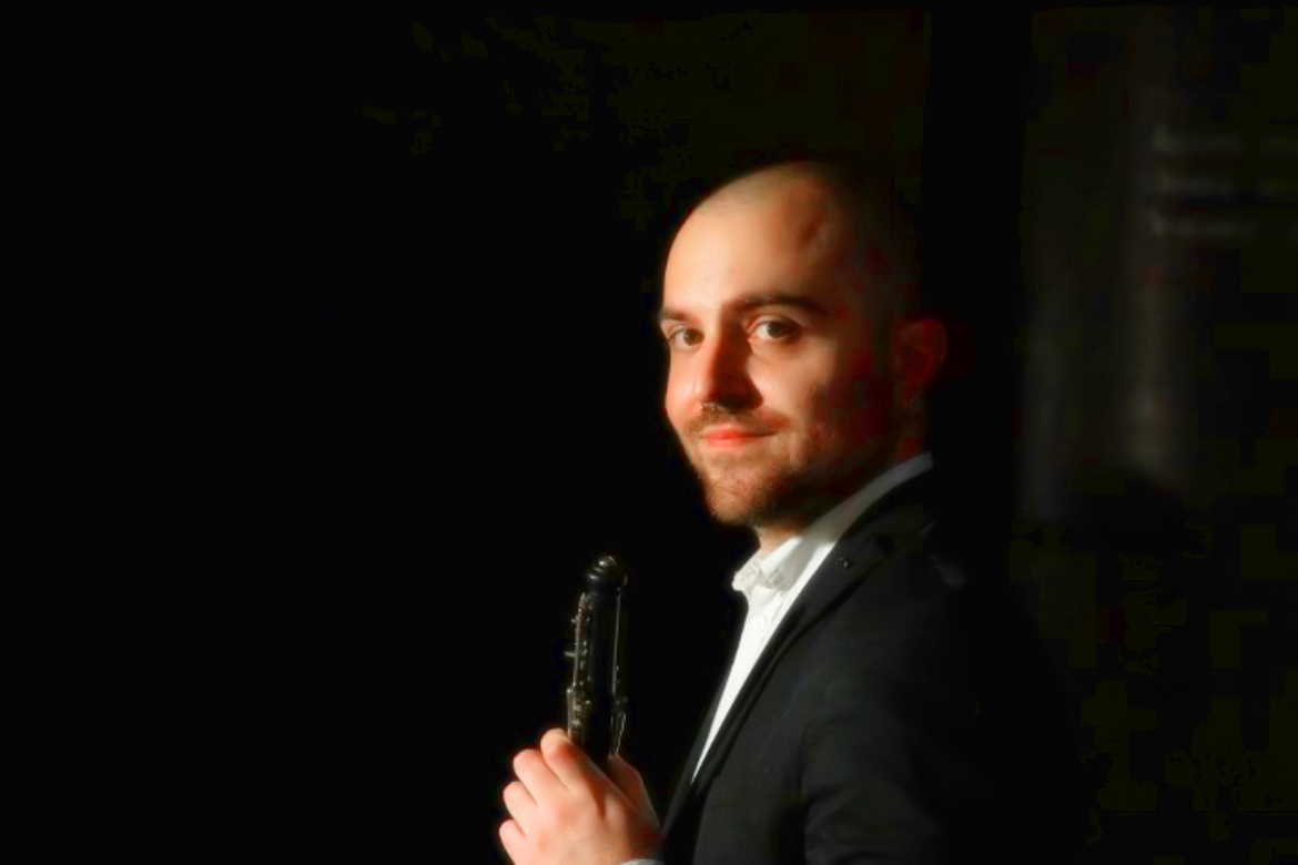 Raúl Casares con su oboe